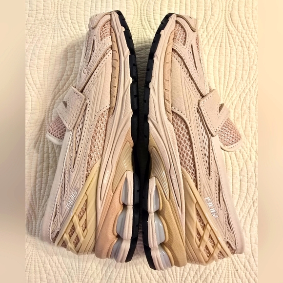 NIB New Balance 1906L Sneaker Loafer In Beige Ladies 7, Mens 5.5 - Picture 5 of 16